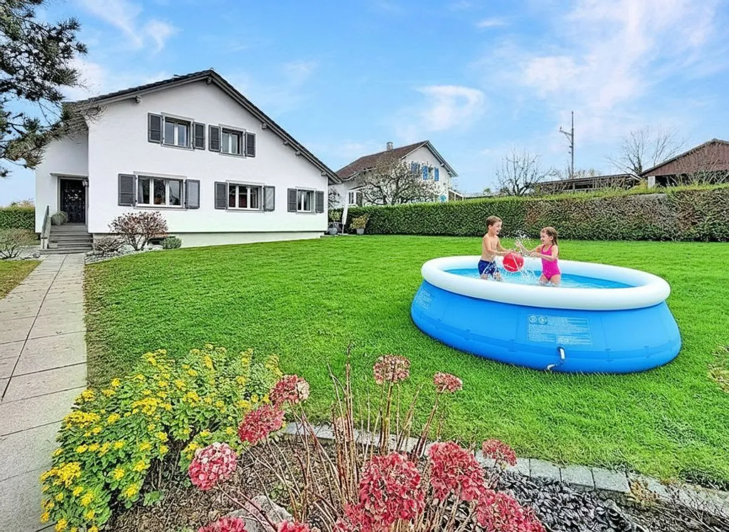 Beautiful, carefully renovated property with a large, tree-lined garden - Photo 4 of 13