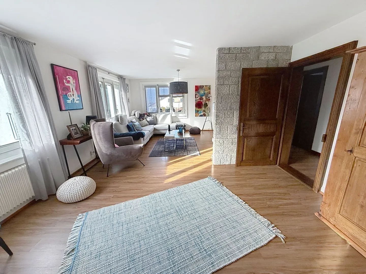 Beautiful, carefully renovated property with a large, tree-lined garden - Photo 8 of 13