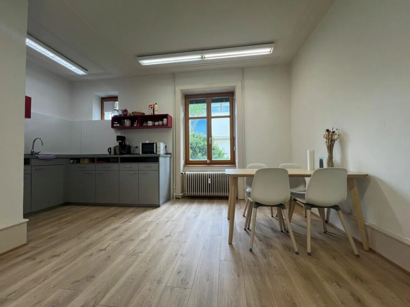 Ufficio in posizione centrale a Liestal - con opzioni di parcheggio - Foto 2 di 2