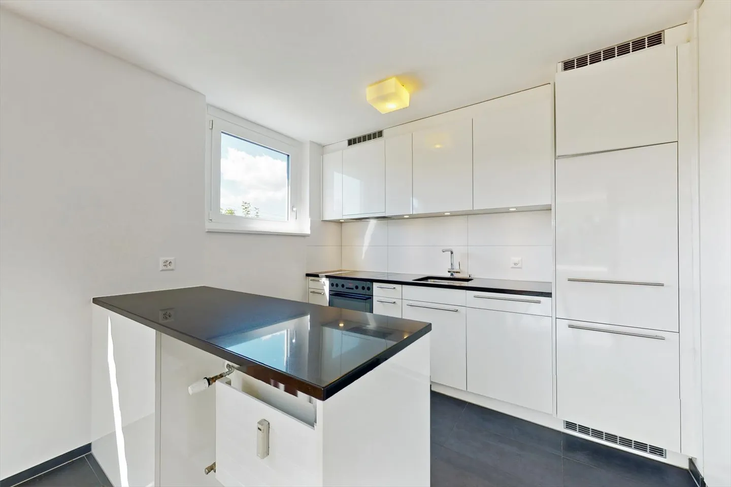 Apartment for rent - Photo 6 of 9