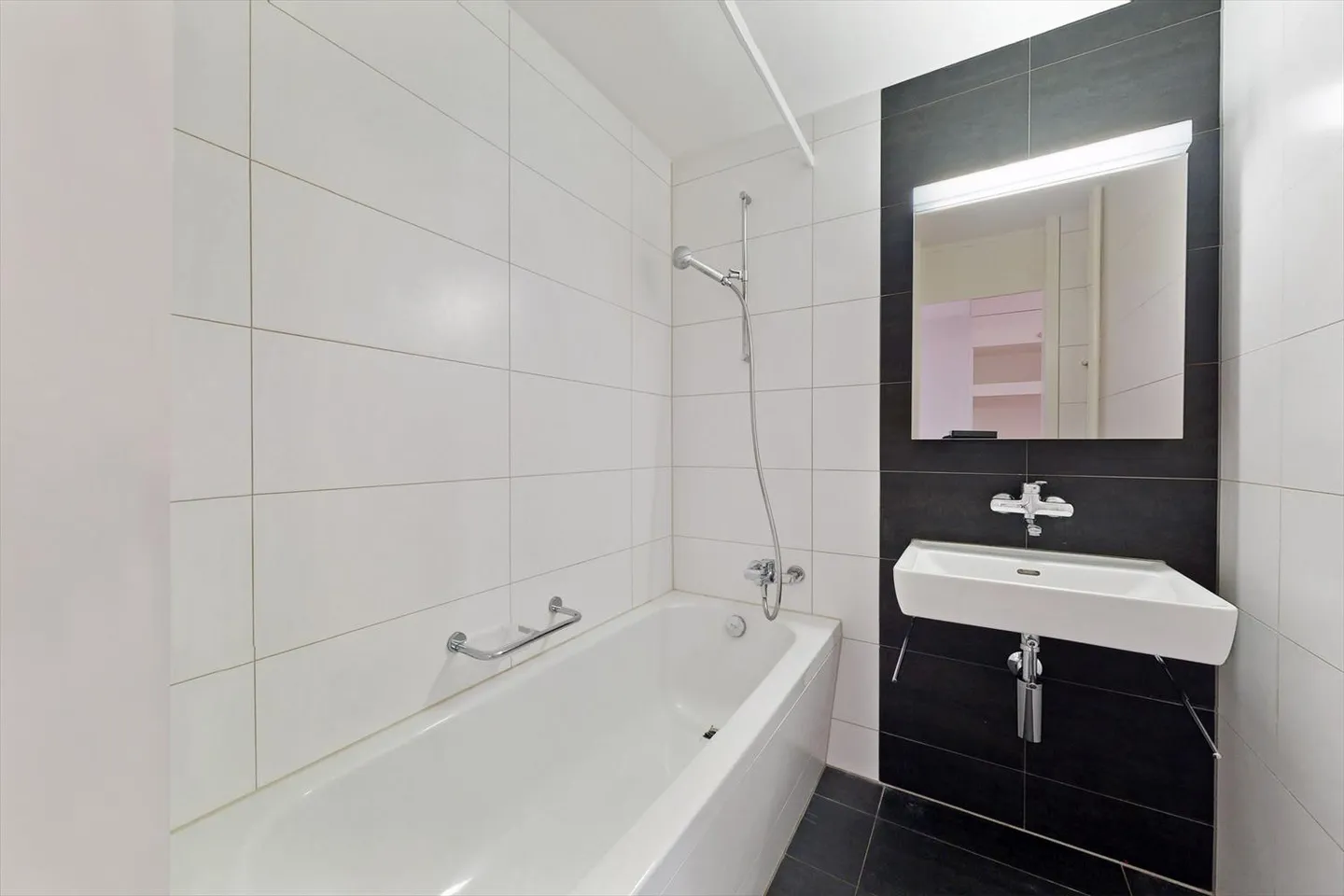 Apartment for rent - Photo 7 of 9