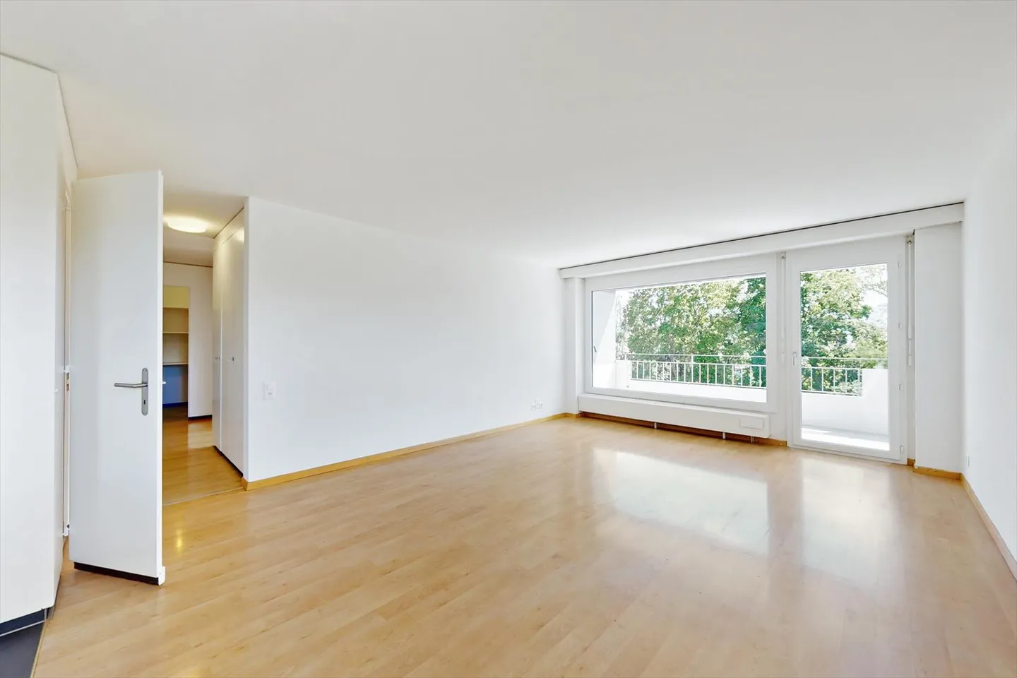 Apartment for rent - Photo 3 of 9