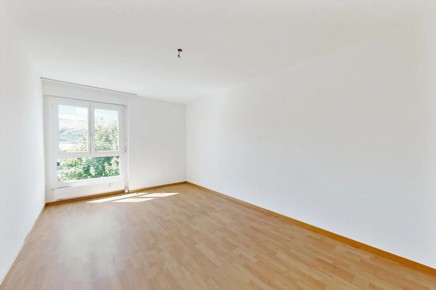 Apartment for rent - Photo 4 of 9