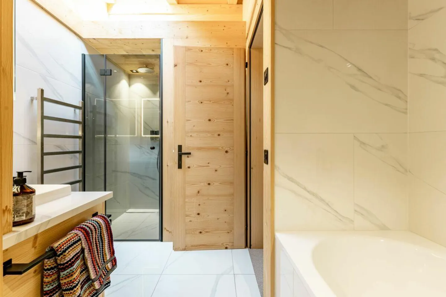 Stilvolles Chalet mit modernem Alpencharme in Schönried - Foto 16 von 21