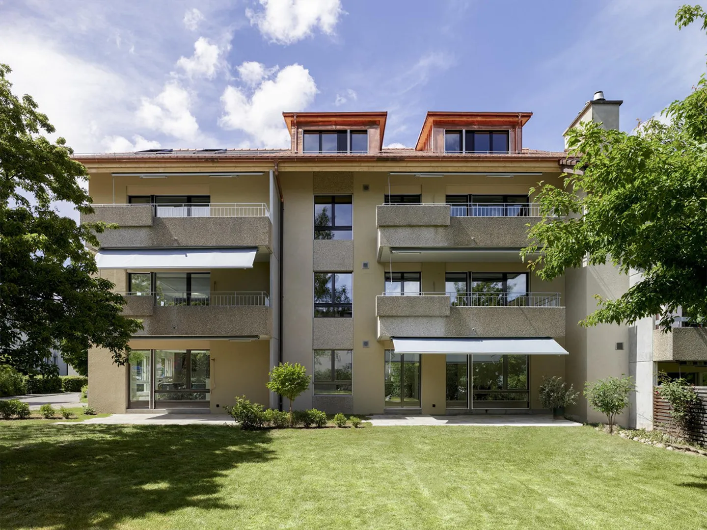 Ampio appartamento di 5,5 stanze con balcone a Kehrsatz - Foto 1 di 10