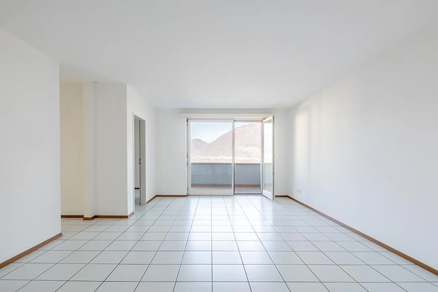 Appartamento con vista lago a San Nazzaro - Foto 1 di 15