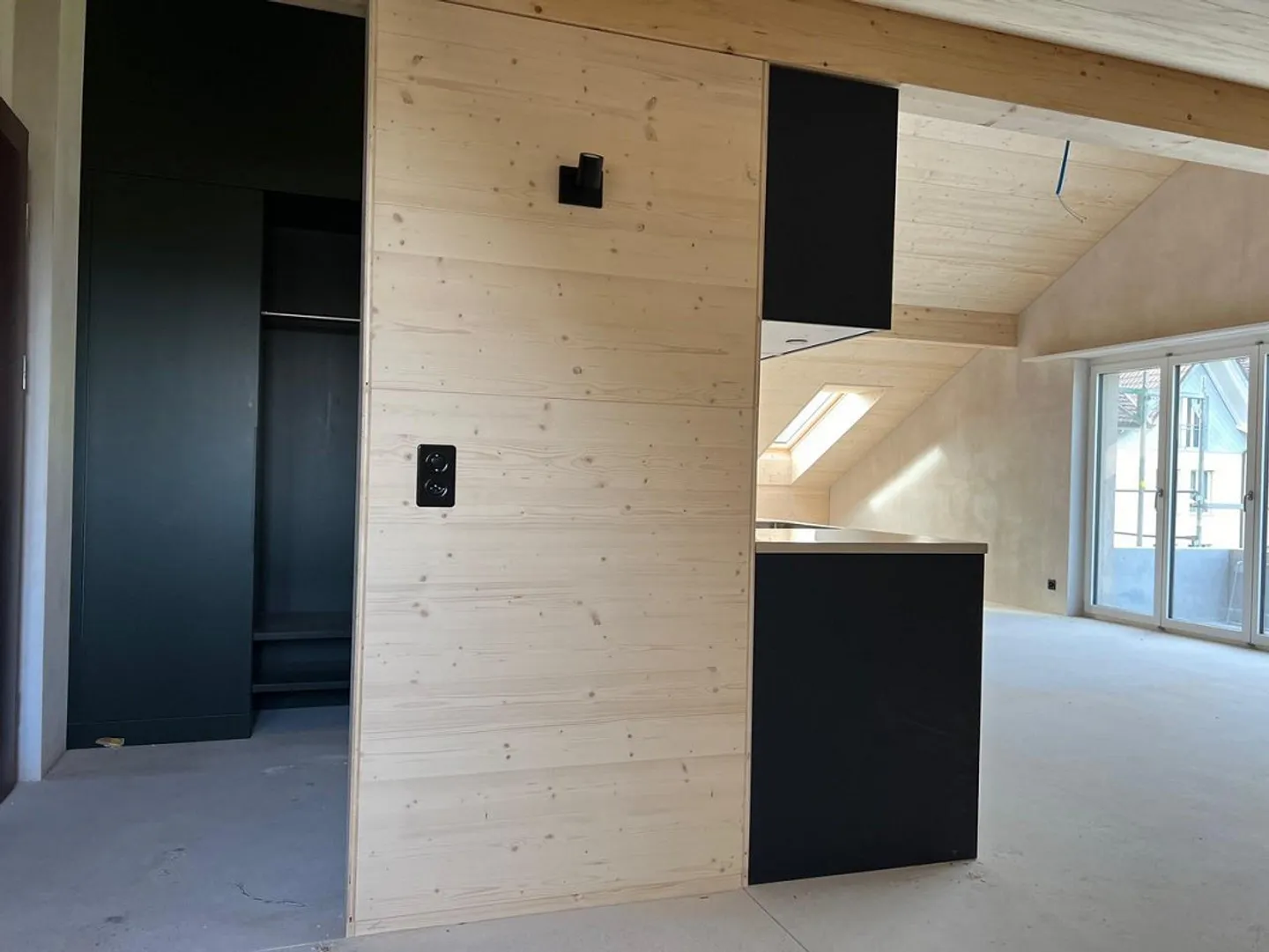 Ampio appartamento di 5,5 stanze con balcone a Kehrsatz - Foto 2 di 10