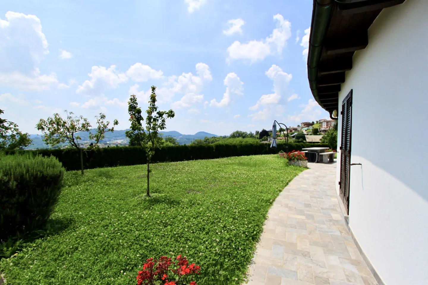 Beautiful villa with garden and open view of the vineyards - Photo 6 of 19