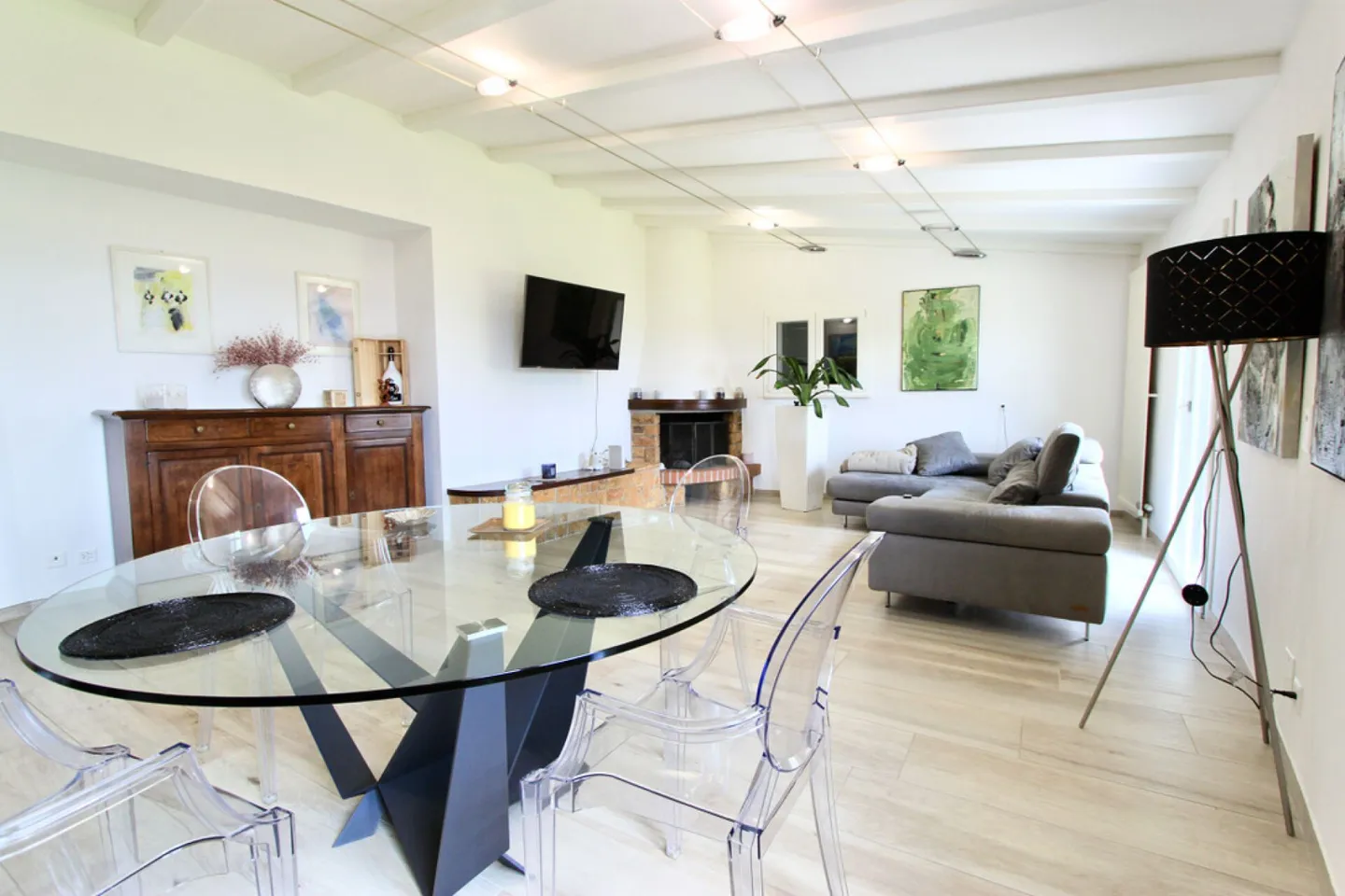 Beautiful villa with garden and open view of the vineyards - Photo 7 of 19