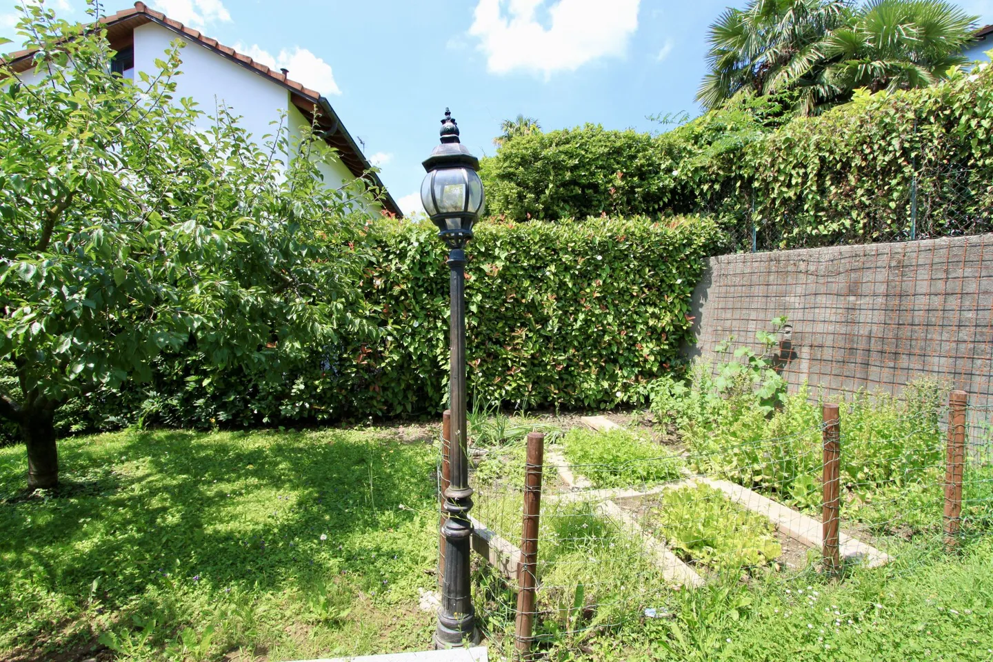 Beautiful villa with garden and open view of the vineyards - Photo 13 of 19