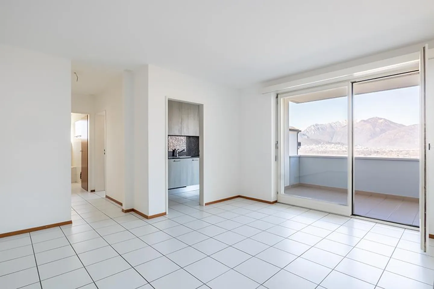 Appartamento con vista lago a San Nazzaro - Foto 3 di 15