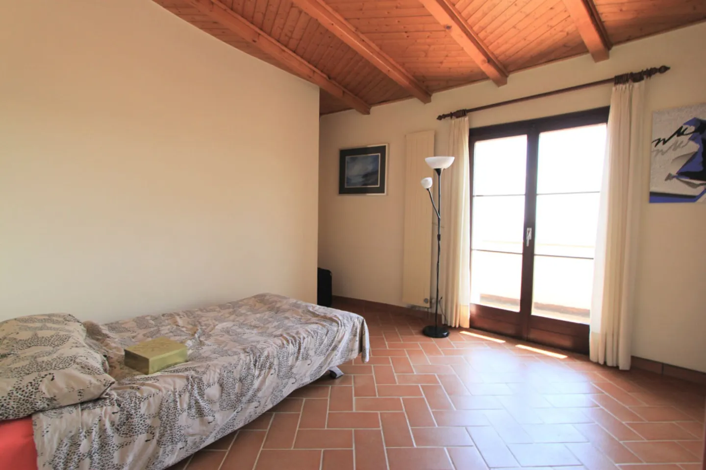 Beautiful villa with garden and open view of the vineyards - Photo 16 of 19