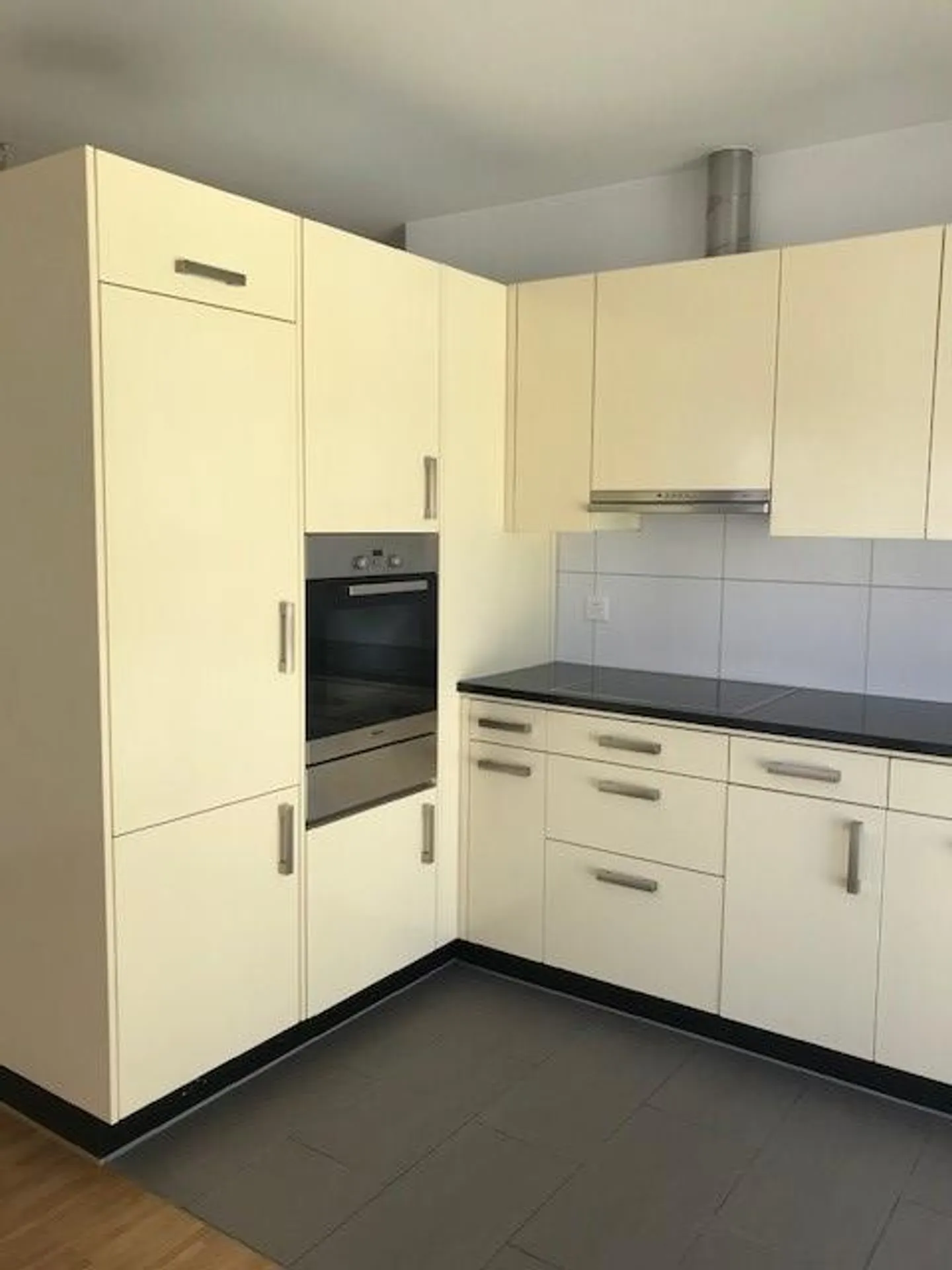 Helle Wohnung mit Balkon - Foto 1 von 8