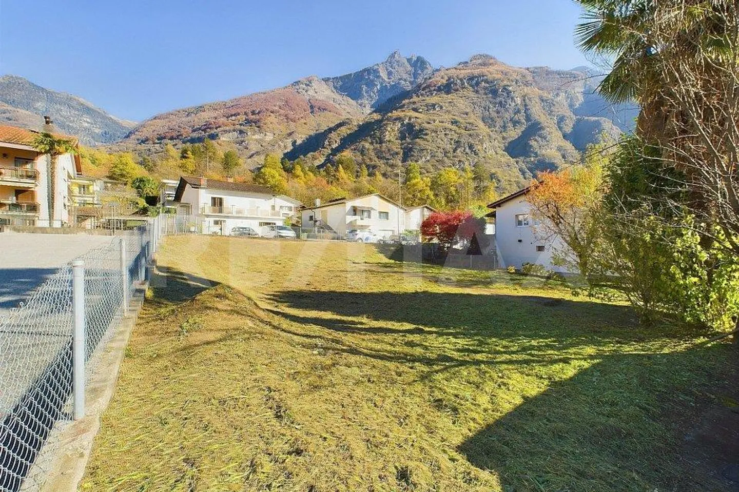 Terreno edificabile in un'area residenziale soleggiata - Foto 1 di 8