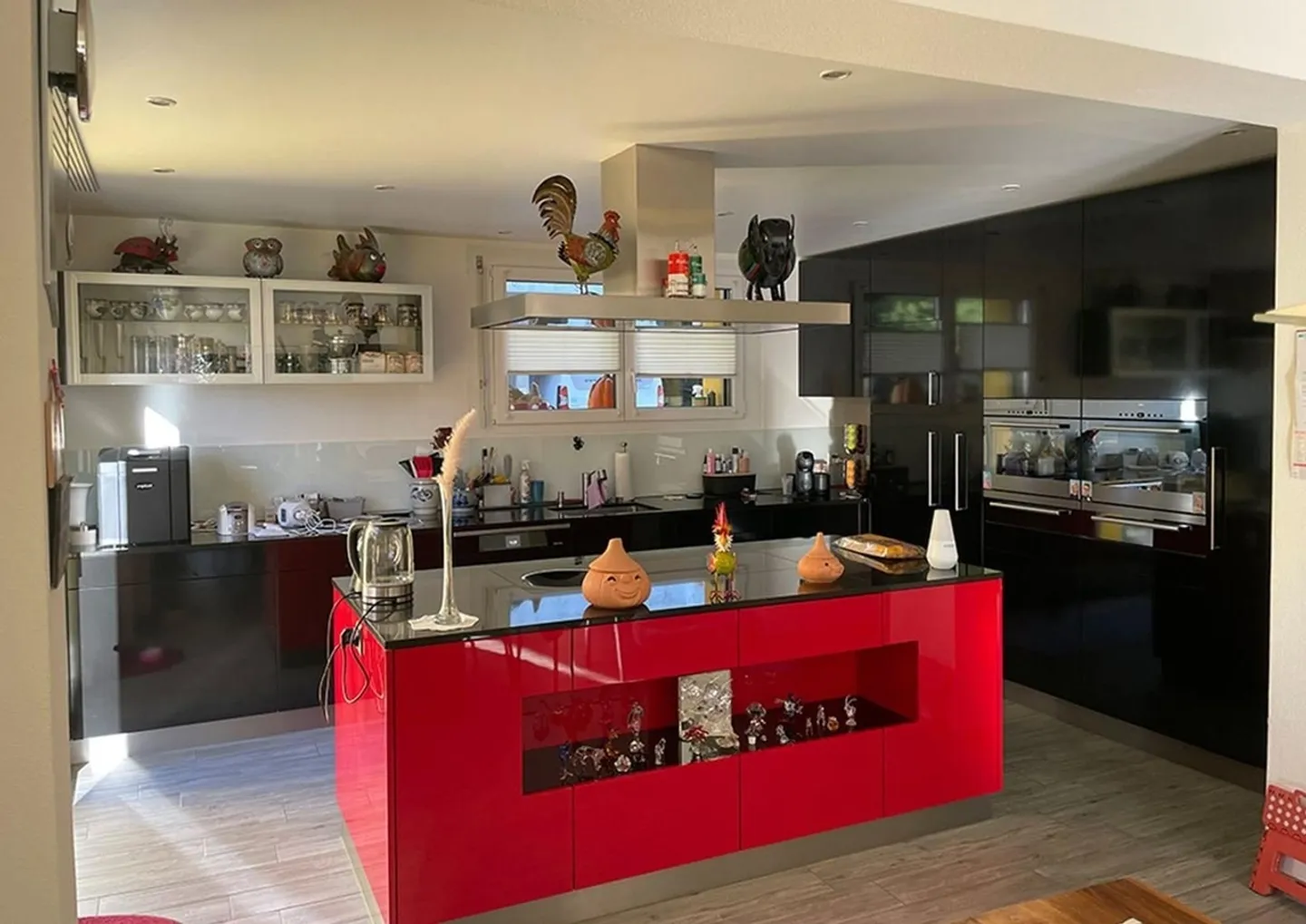 Esclusiva villa unifamiliare di 8 locali con finiture di pregio e incantevole giardino - Foto 4 di 12