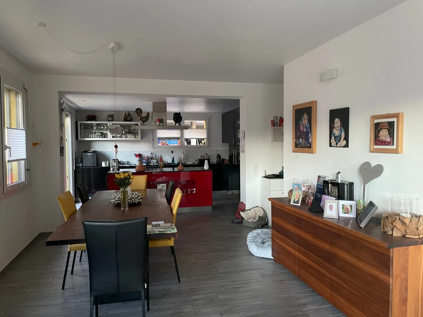 Esclusiva villa unifamiliare di 8 locali con finiture di pregio e incantevole giardino - Foto 5 di 12