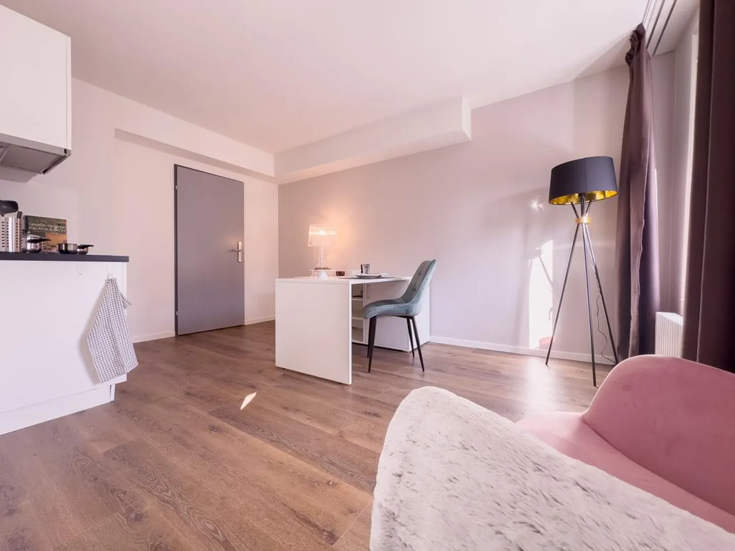 MAGIQUE, APPARTEMENT MEUBLÉ DE DEUX CHAMBRES DANS LE QUARTIER STERNMATT - Photo 3 sur 11