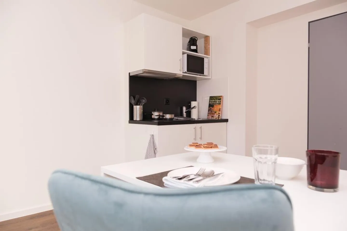 MAGIQUE, APPARTEMENT MEUBLÉ DE DEUX CHAMBRES DANS LE QUARTIER STERNMATT - Photo 4 sur 11