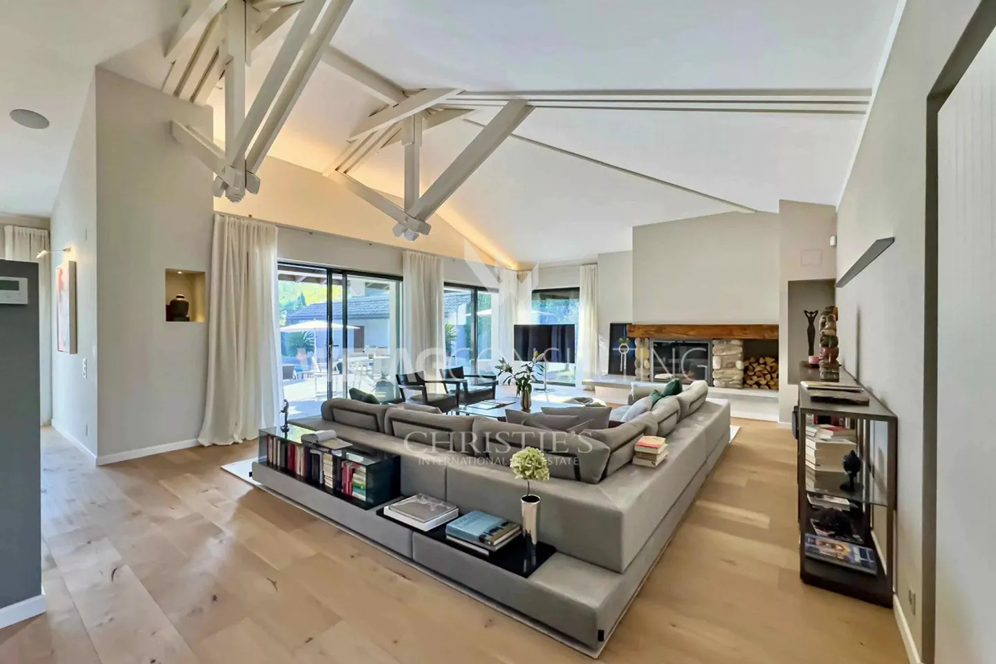Lugano-Magliaso: Elegante villa con piscina, circondata dal verde, inclusi... - Foto 7 di 13