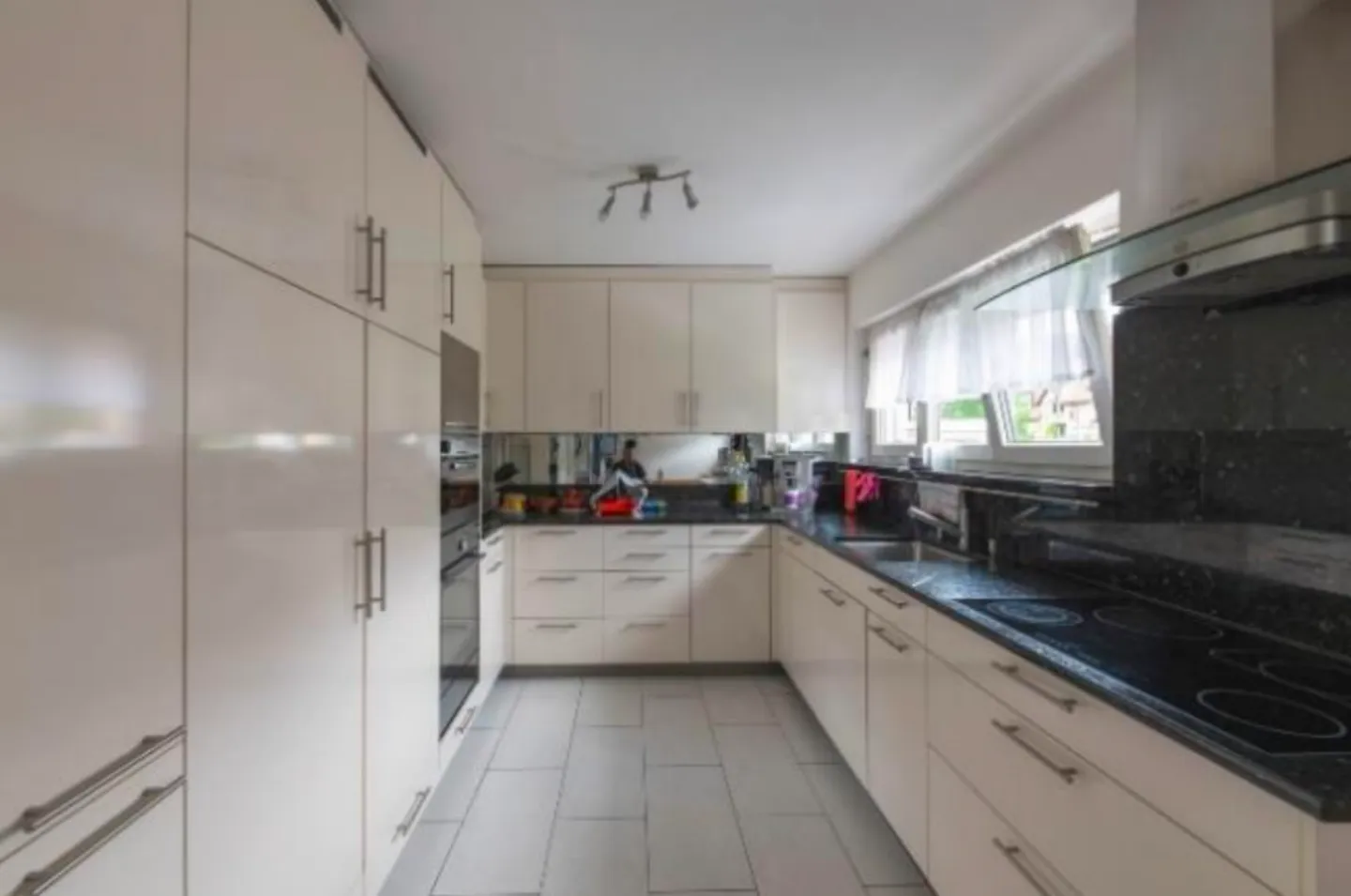 Appartement sous les combles - Photo 2 sur 8