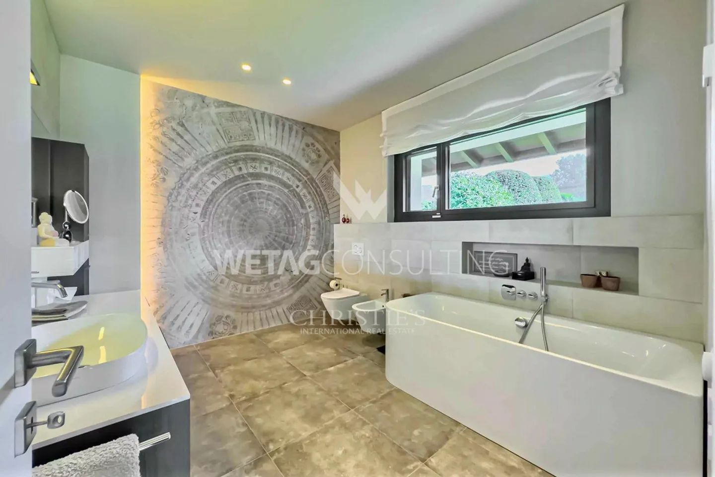 Lugano-Magliaso: Elegante villa con piscina, circondata dal verde, inclusi... - Foto 9 di 13