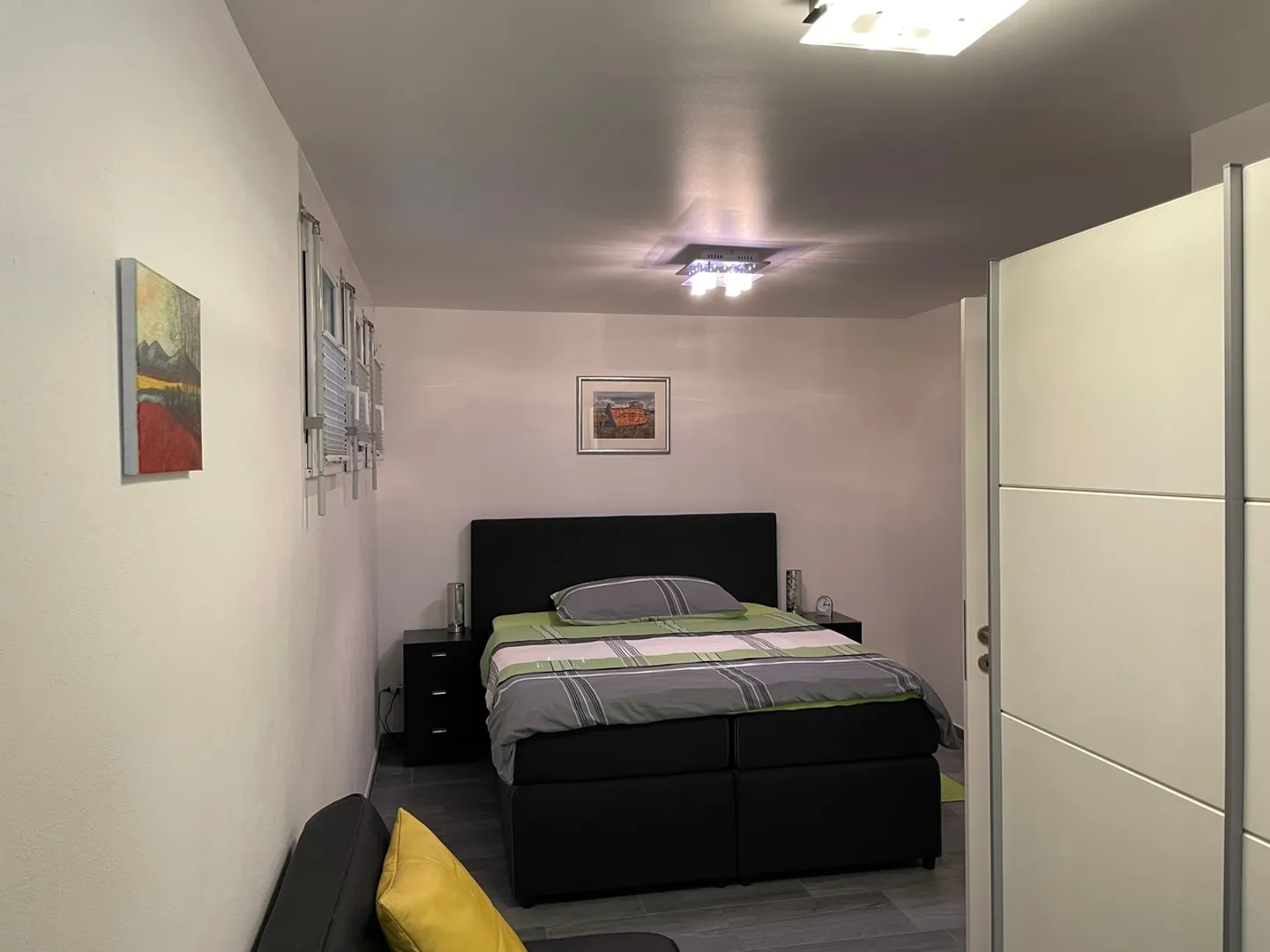 Esclusiva villa unifamiliare di 8 locali con finiture di pregio e incantevole giardino - Foto 10 di 12