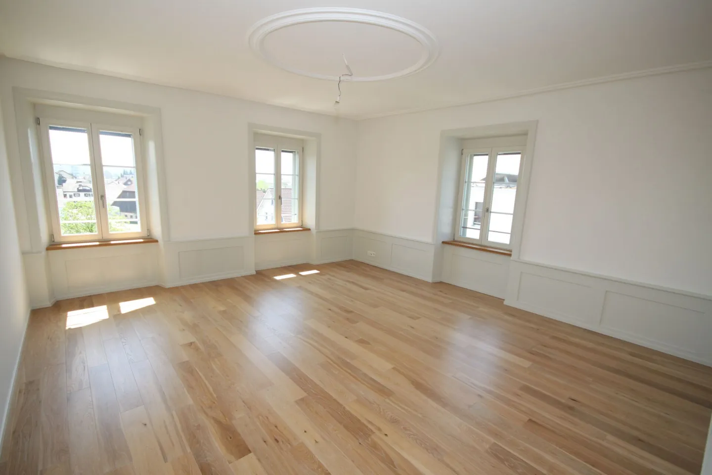 Beautiful, bright 3-room apartment in "Schwarzhaar" Oftringen for rent - Photo 2 of 7