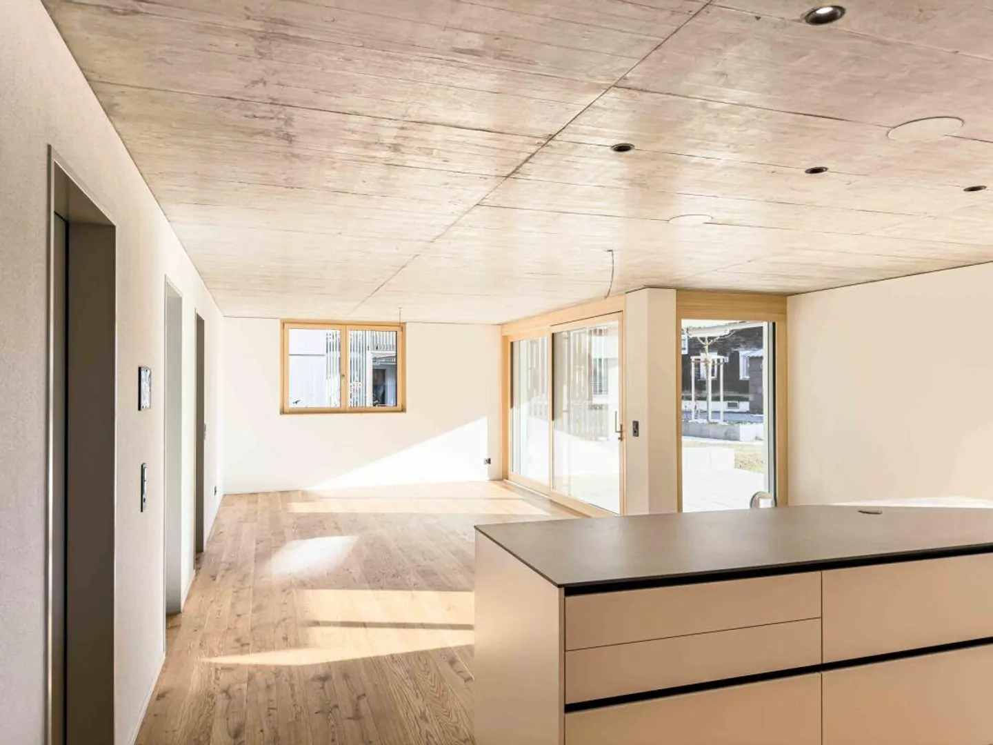 ERSTBEZUG - EINZIGARTIGE GARTENWOHNUNG - Foto 4 von 10