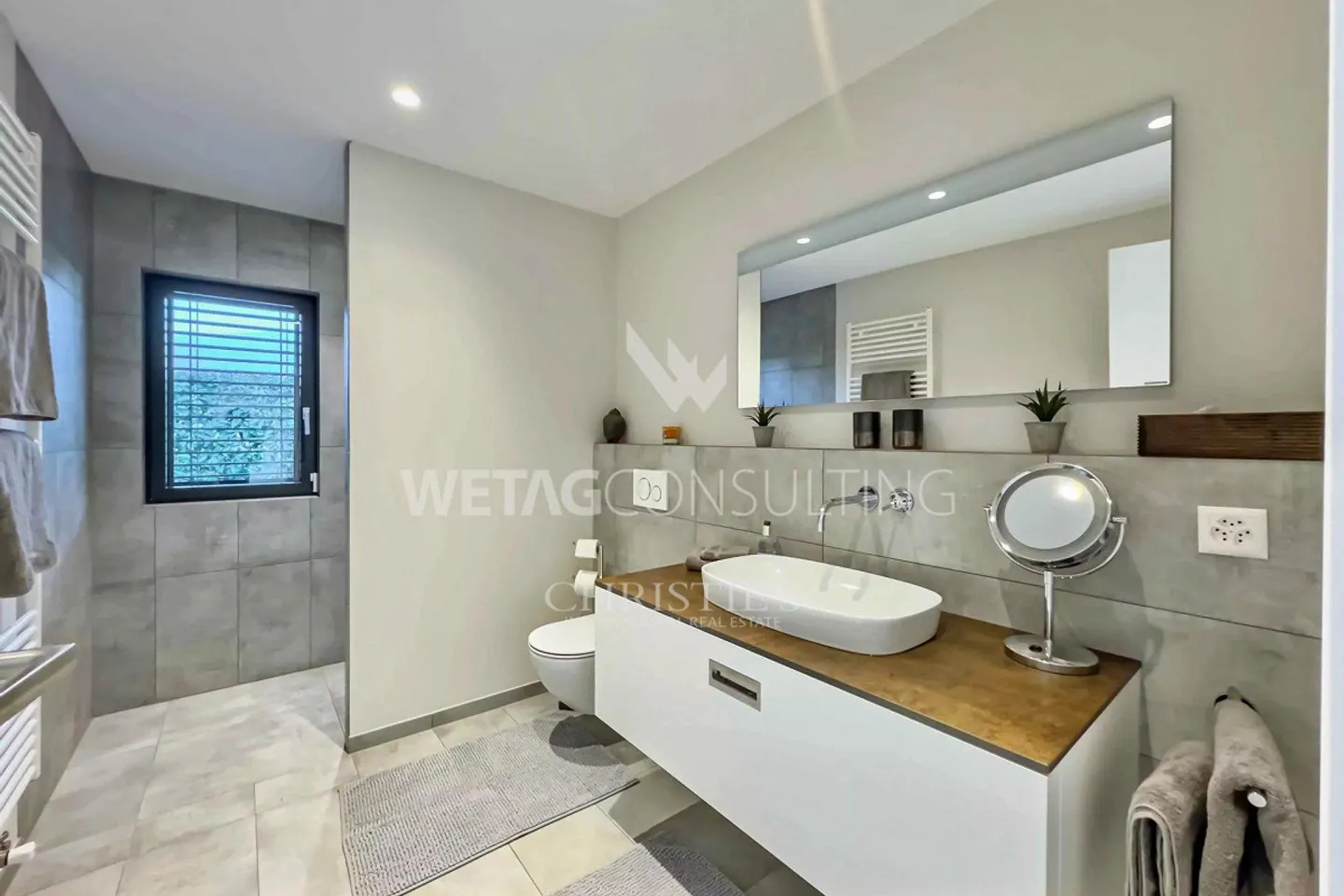 Lugano-Magliaso: Elegante villa con piscina, circondata dal verde, inclusi... - Foto 13 di 13