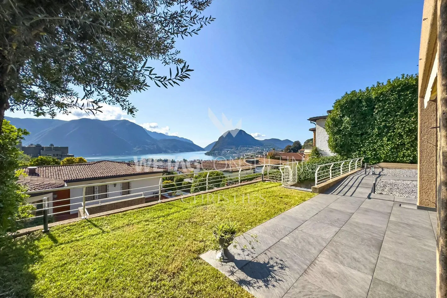 In Lugano: Elegante Reihenvilla mit privatem Garten & weitem Seebli... - Foto 7 di 12