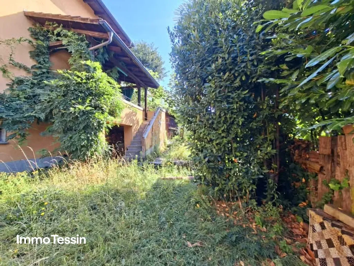Your retreat with a fantastic panoramic view of the beautiful and untouched Ticino mountains - Photo 3 of 13