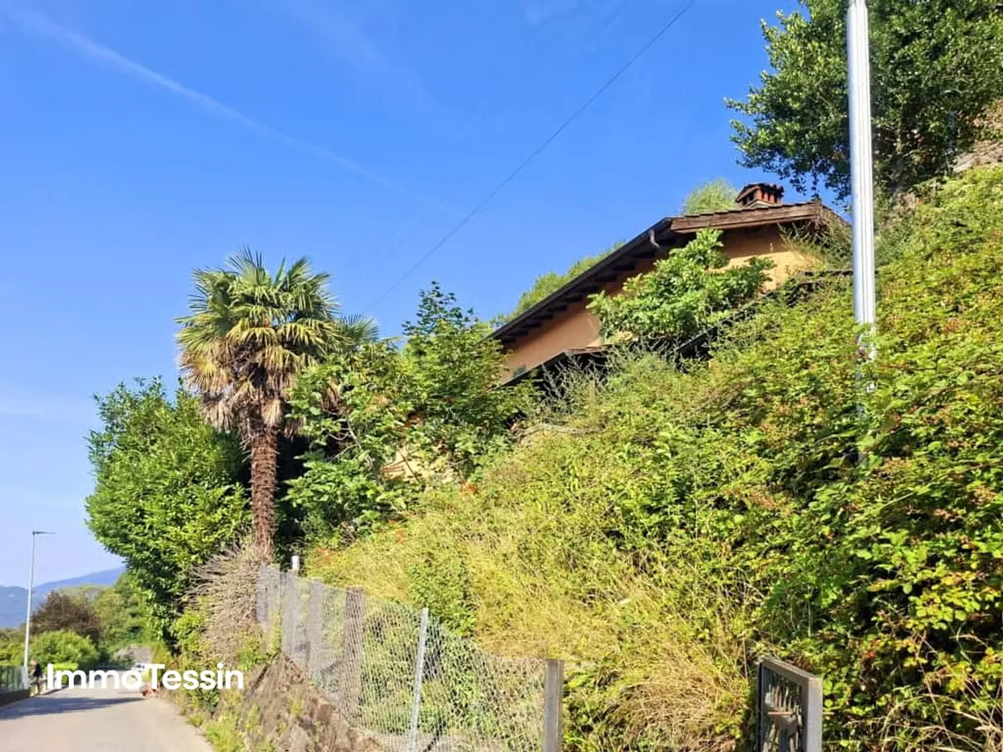 Your retreat with a fantastic panoramic view of the beautiful and untouched Ticino mountains - Photo 1 of 13