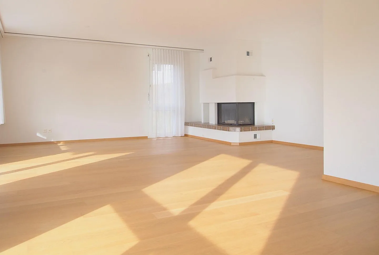 Spacious, quiet 4 ½ room apartment, 4 minutes from Schaffhausen train station - Photo 3 of 15