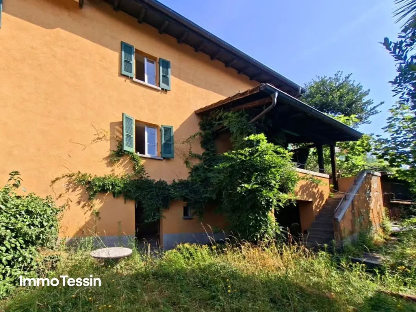 Your retreat with a fantastic panoramic view of the beautiful and untouched Ticino mountains - Photo 2 of 13