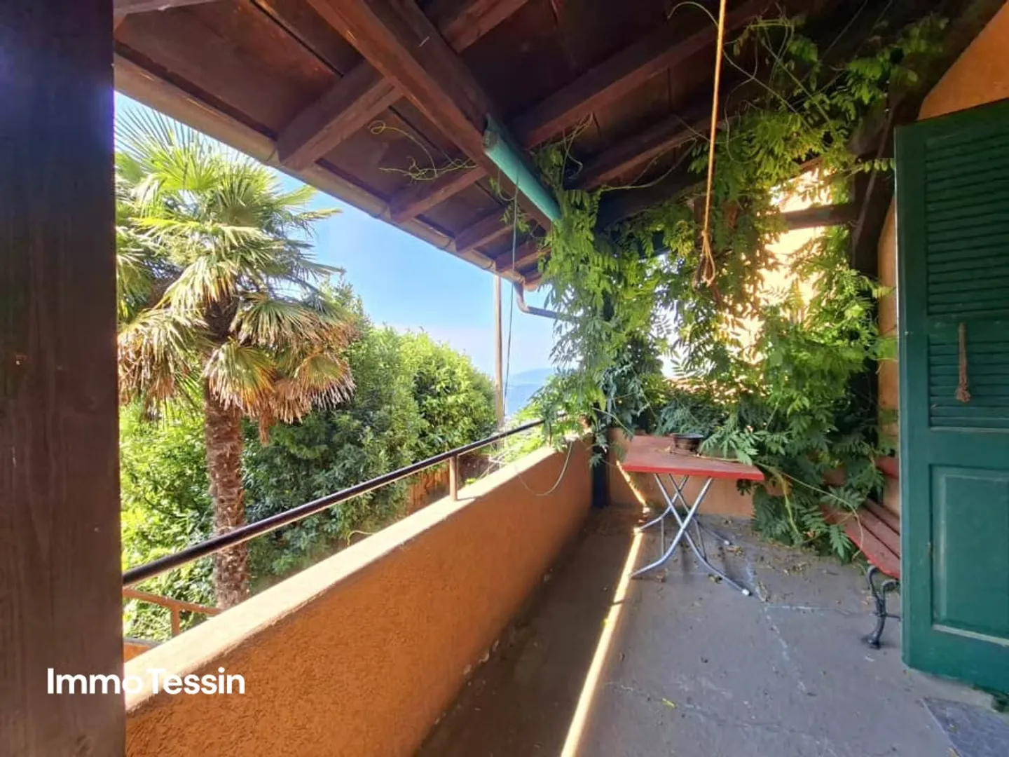 Your retreat with a fantastic panoramic view of the beautiful and untouched Ticino mountains - Photo 4 of 13