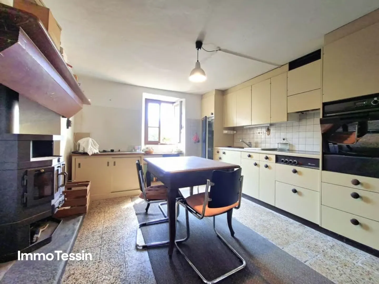 Your retreat with a fantastic panoramic view of the beautiful and untouched Ticino mountains - Photo 10 of 13