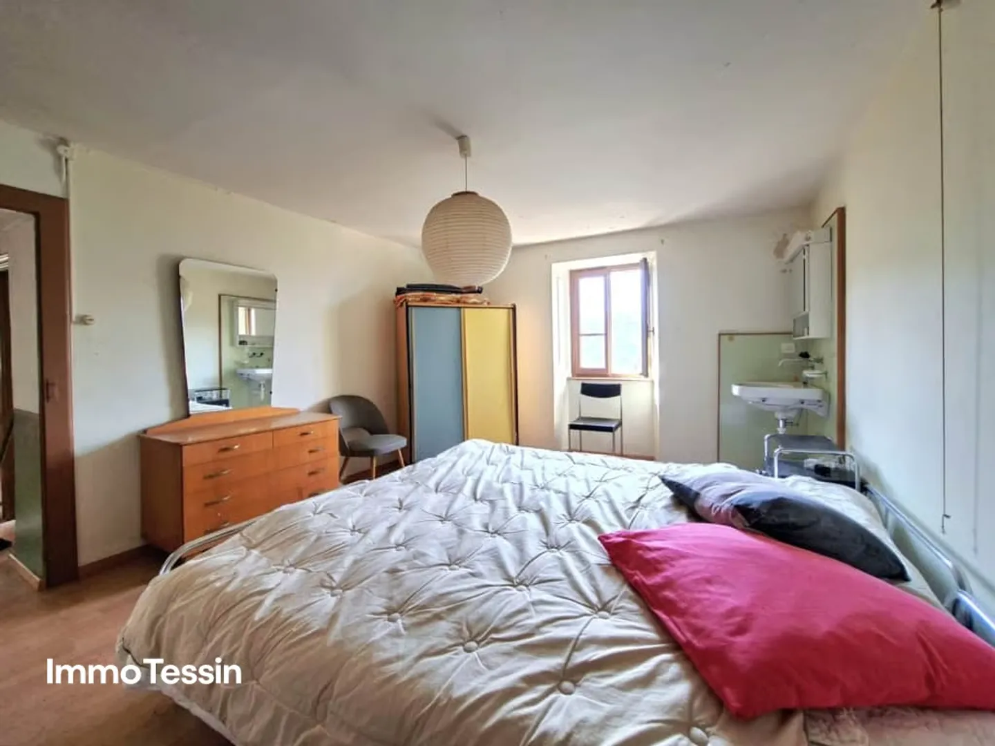 Your retreat with a fantastic panoramic view of the beautiful and untouched Ticino mountains - Photo 11 of 13