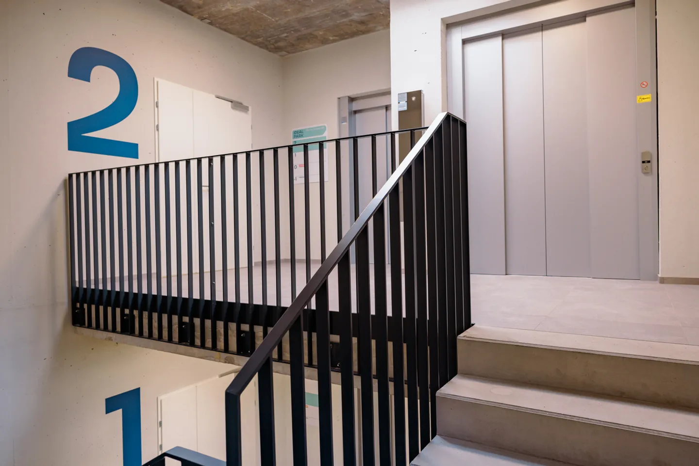 IDEAL PARK - Atelier 110m2 im 1. Stock mit Lastenaufzug - Lkw-Zugang - Foto 3 von 6