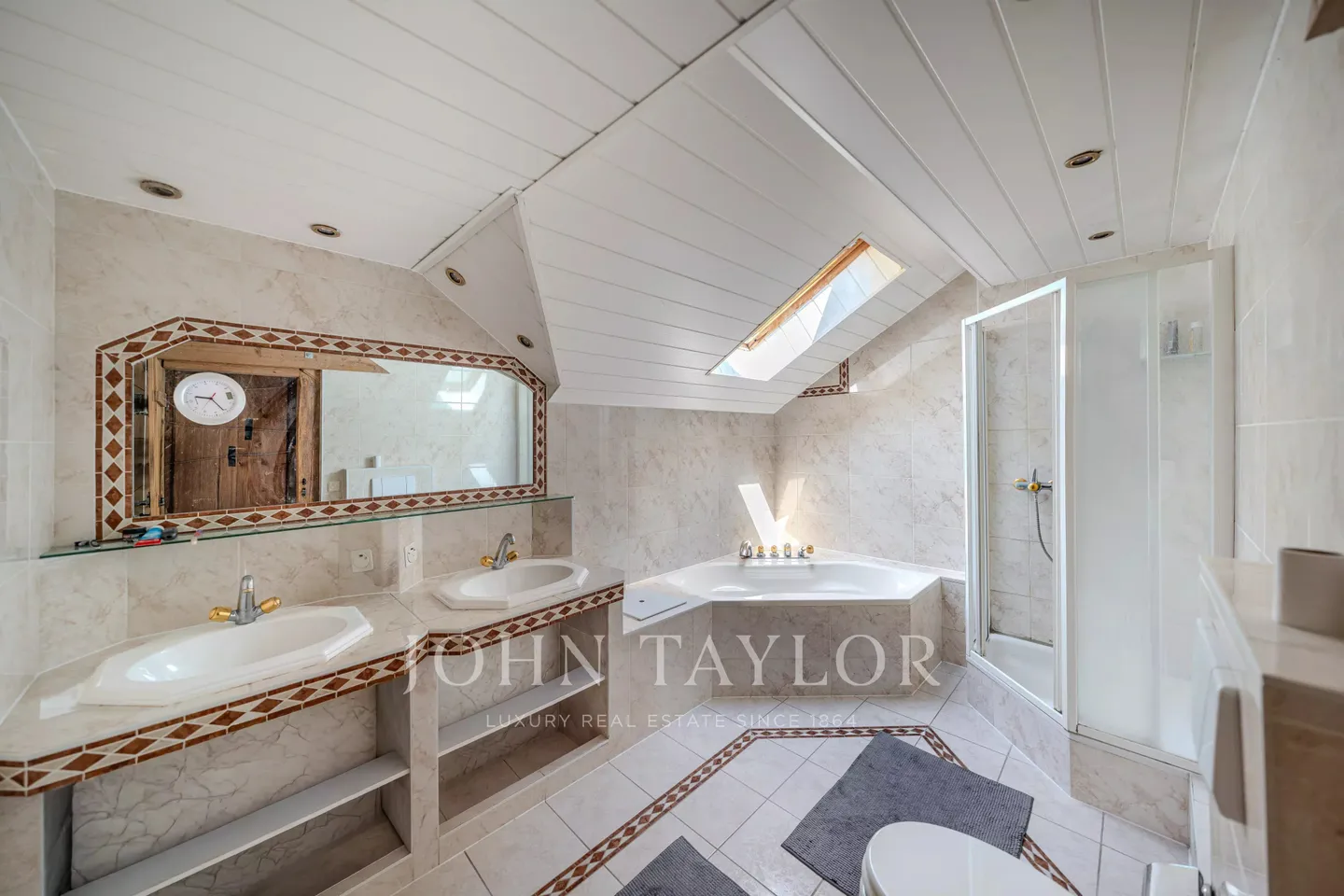 Charming Farmhouse in Forel - Photo 10 of 13