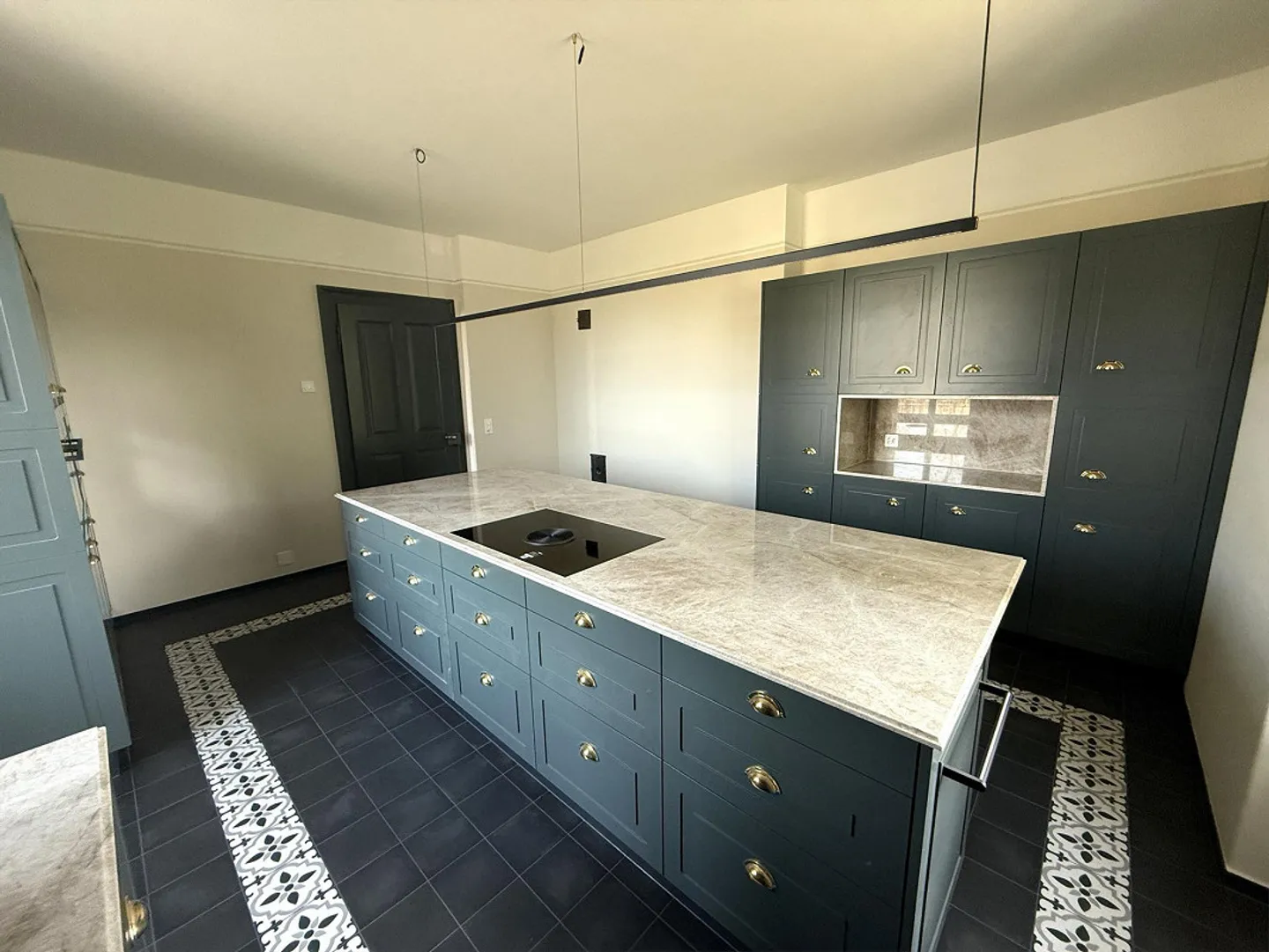 Appartamento esclusivo di 5,5 stanze con fascino storico in un'area parco idilliaca - Foto 2 di 19