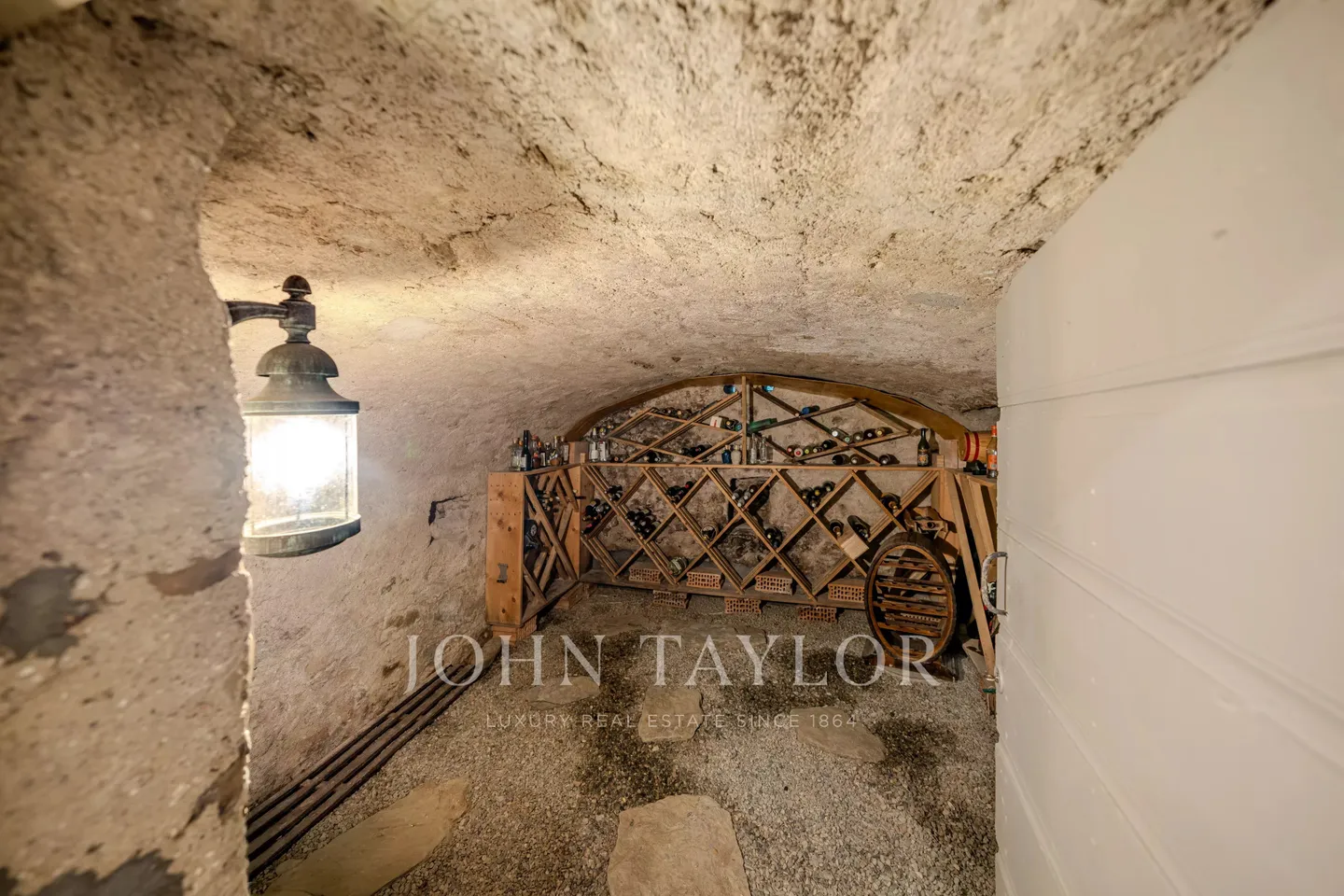 Charming Farmhouse in Forel - Photo 12 of 13