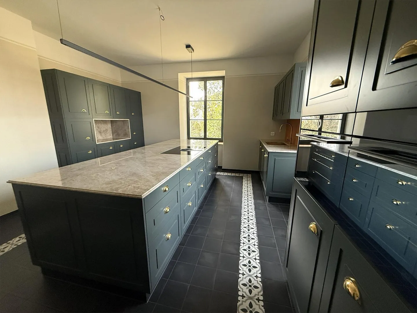 Appartamento esclusivo di 5,5 stanze con fascino storico in un'area parco idilliaca - Foto 1 di 19