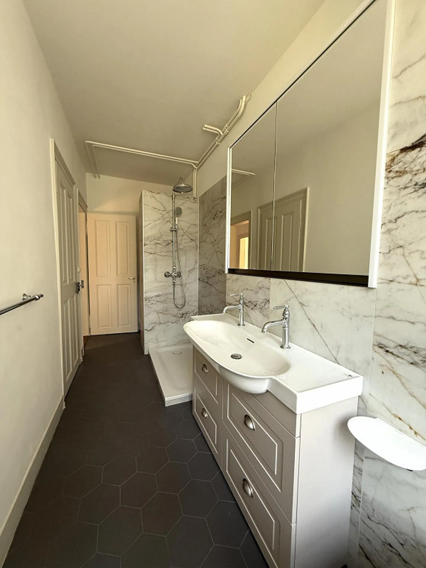 Appartamento esclusivo di 5,5 stanze con fascino storico in un'area parco idilliaca - Foto 12 di 19