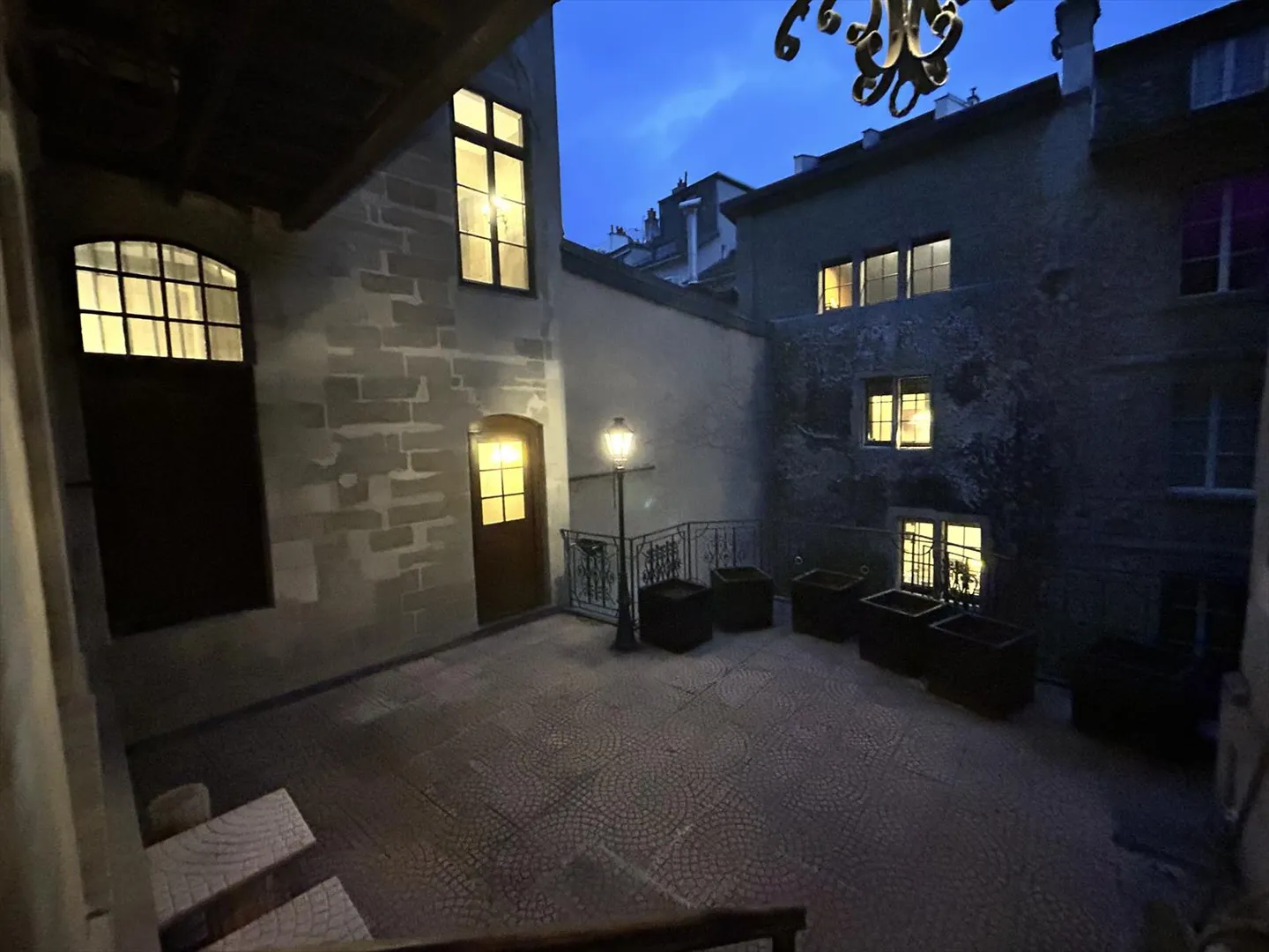 Bel appartement avec grande terrasse dans la vieille ville - Photo 5 sur 5