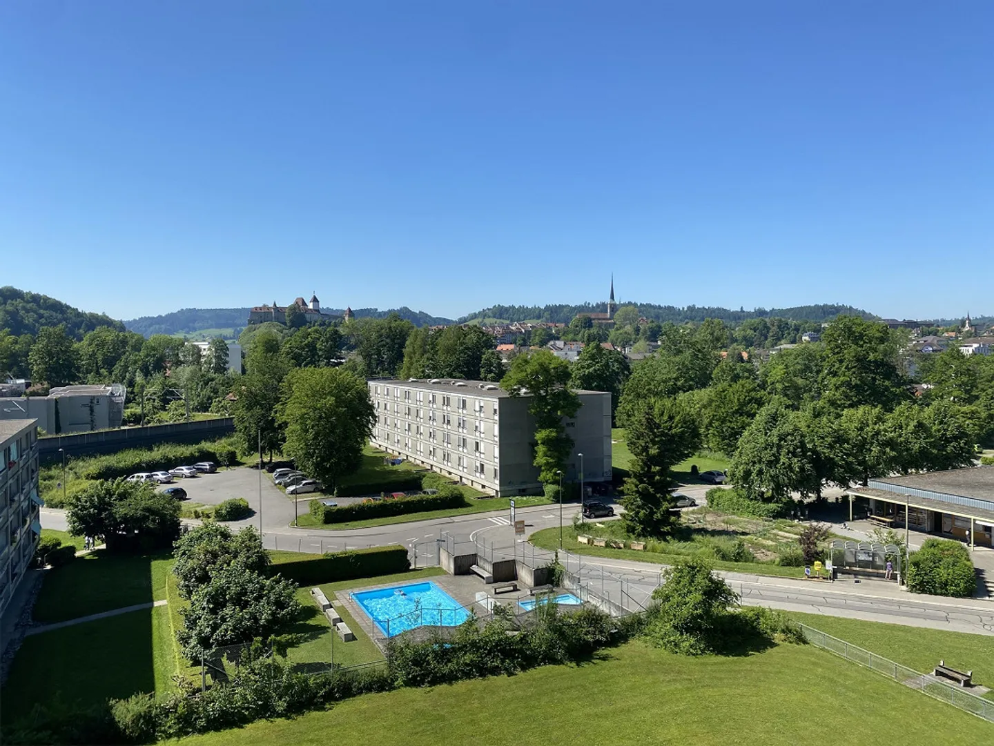 Appartement 2.5 pièces avec grand balcon et belle vue - Photo 10 sur 10
