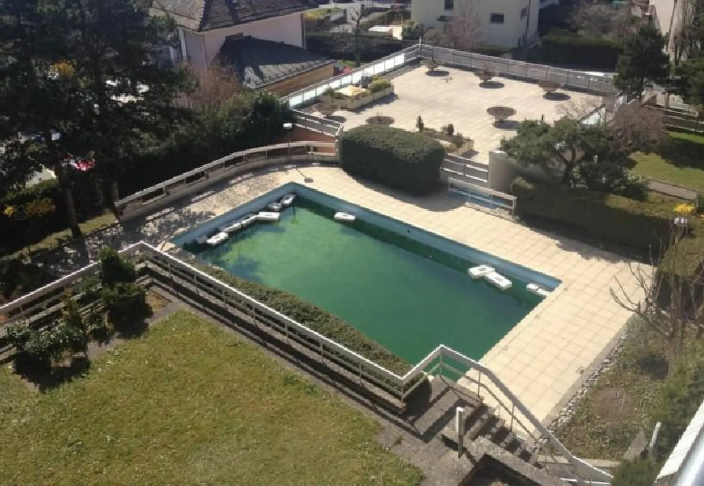 GRANDE APPARTAMENTO DI 2,5 LOCALI CON BALCONE E PISCINA IN CENTRO A CHAILLY - Foto 1 di 13