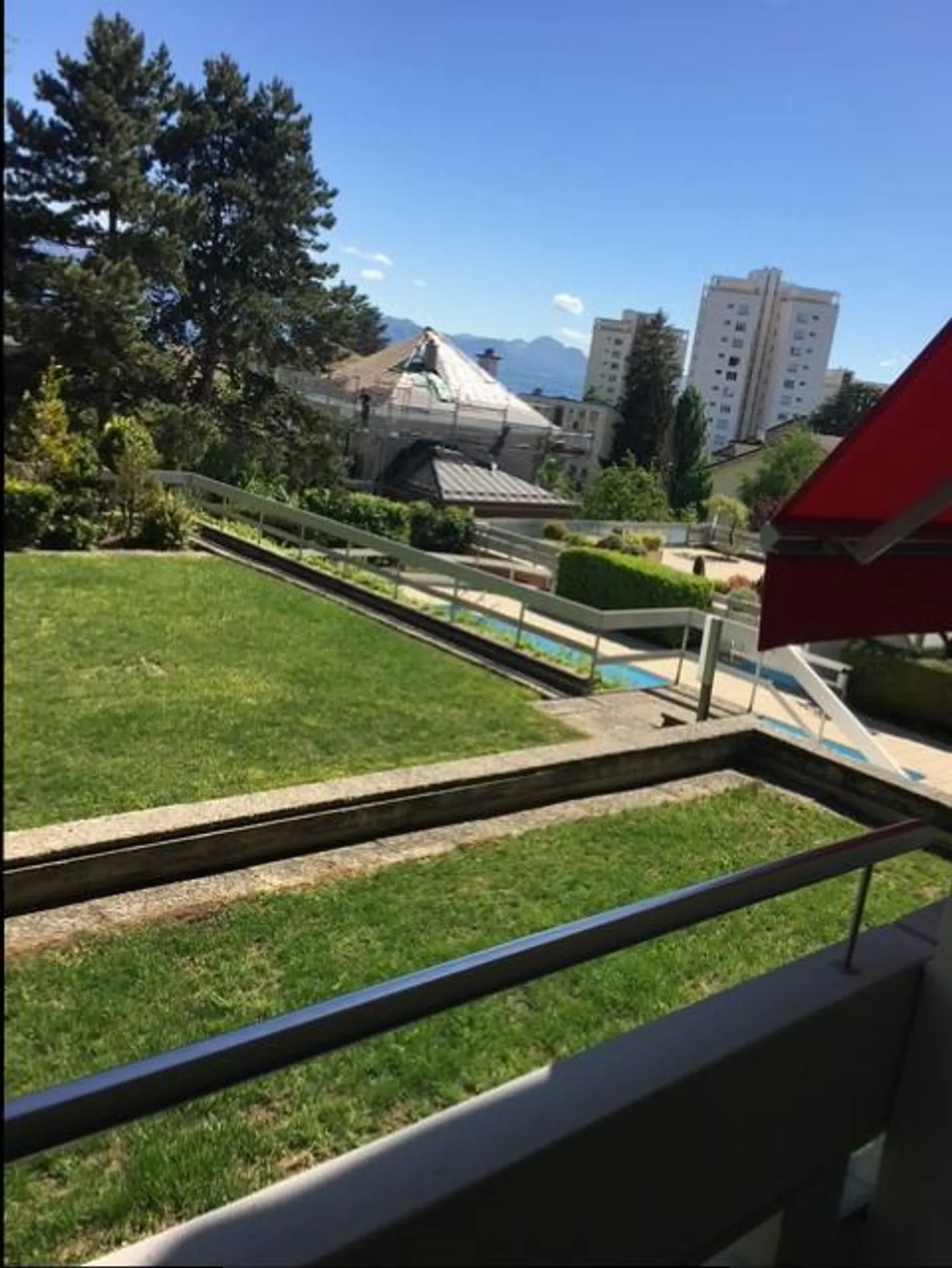 GRANDE APPARTAMENTO DI 2,5 LOCALI CON BALCONE E PISCINA IN CENTRO A CHAILLY - Foto 5 di 13