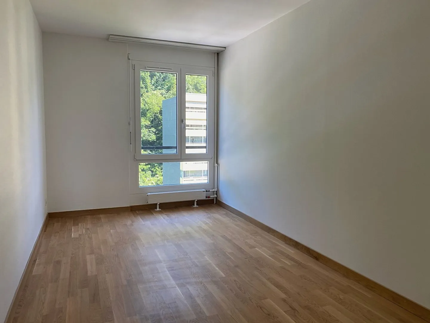 Appartement 2.5 pièces avec grand balcon et belle vue - Photo 6 sur 10