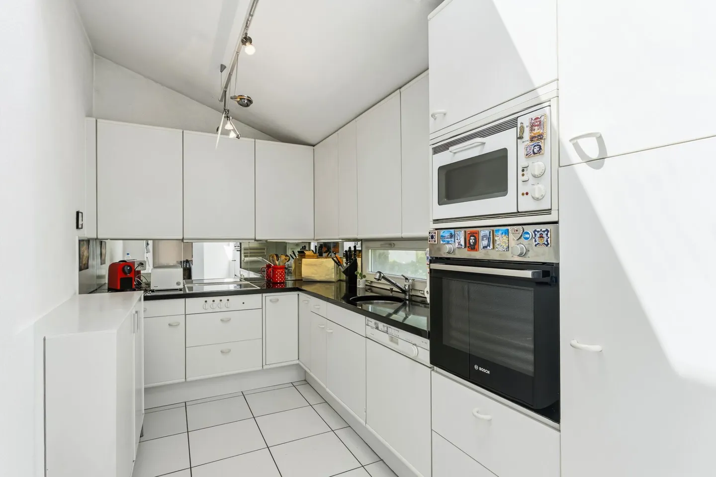 Trônes au-dessus des toits de Kriens sur le Sonnenberg - Appartement en attique de 4,5 pièces avec terrasse - Photo 5 sur 11
