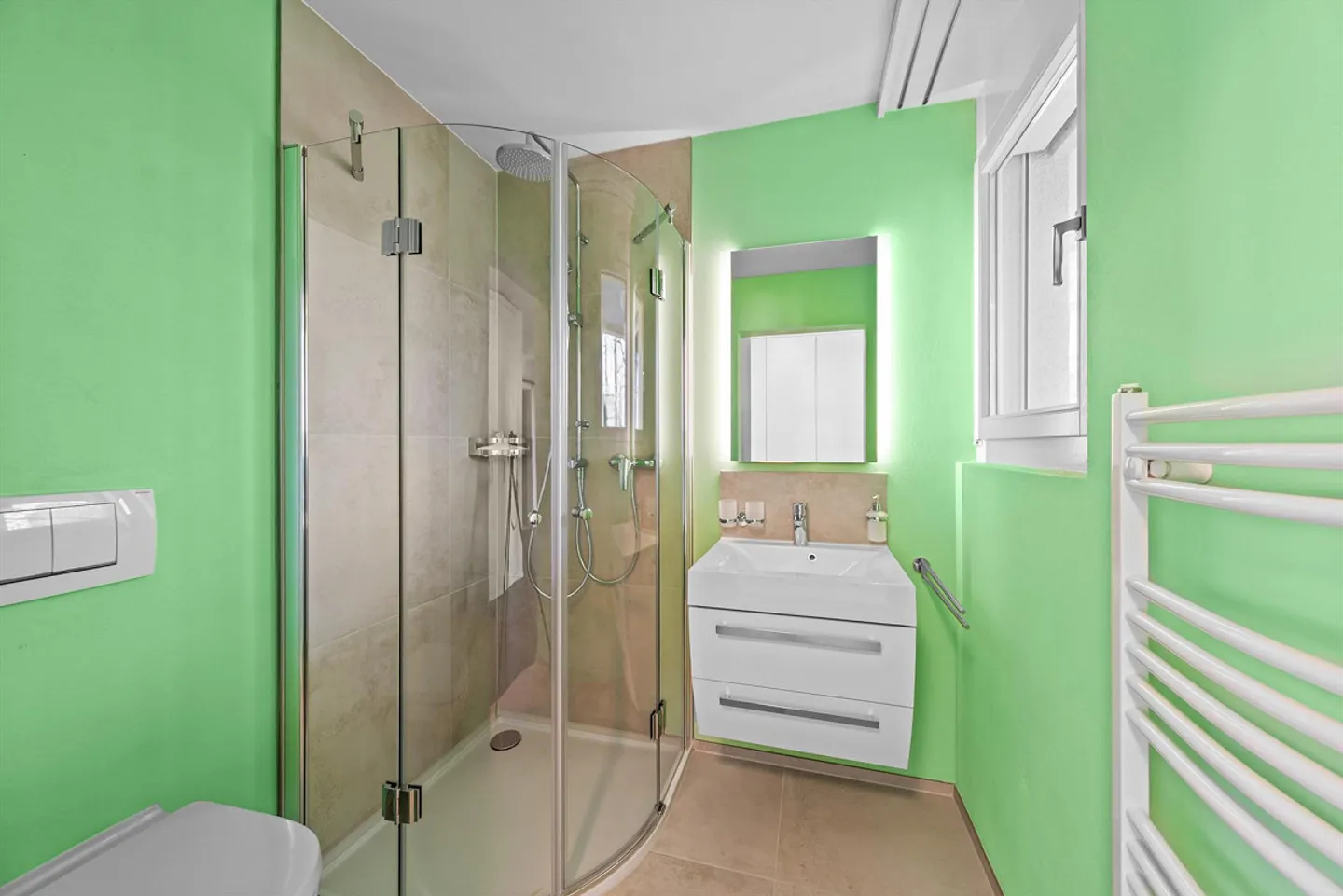 Appartement entièrement rénové au bord du lac - Photo 4 sur 16